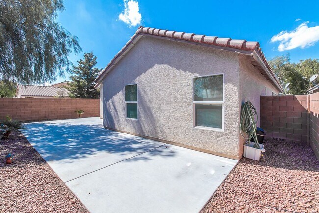 Building Photo - BEAUTIFUL SINGLE-STORY HOME LOCATED IN LAS...
