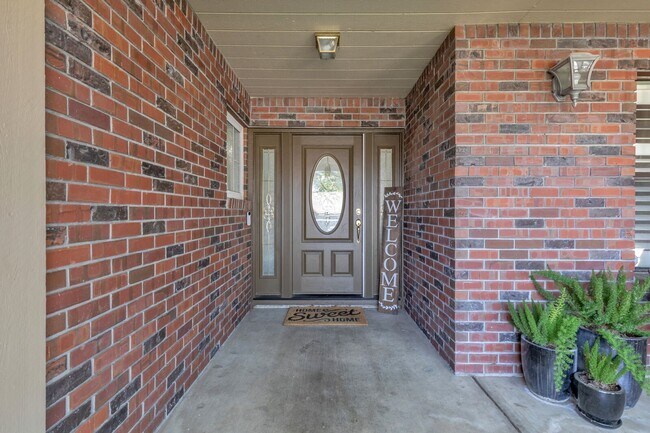 Building Photo - 1856 Ridgeview Dr