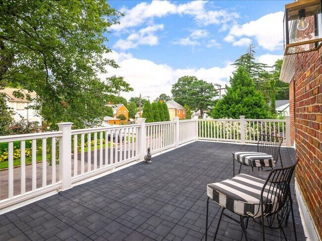 Building Photo - 4416 Bromley Ln