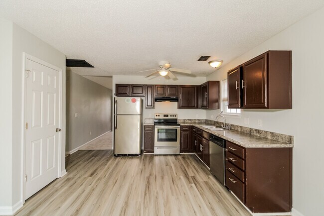 Building Photo - 5 Arthurdale Ct