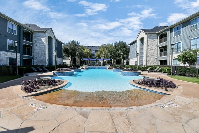 Building Photo - 6777 Sommerall Dr