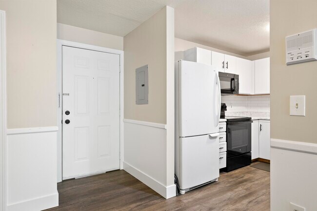 Building Photo - 1 Timberwood Dr