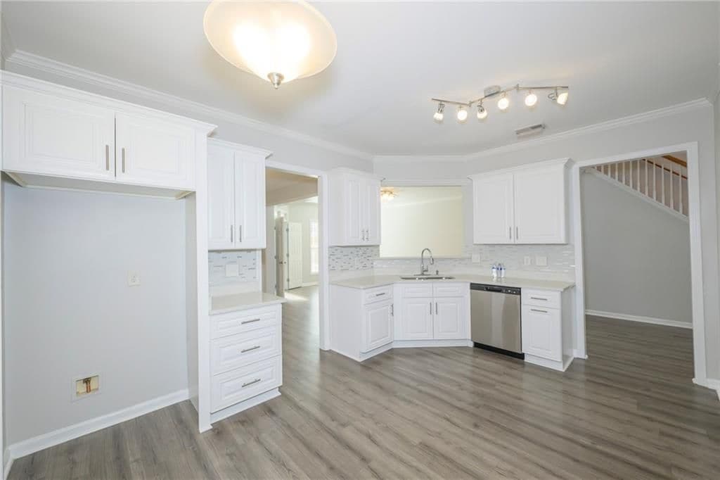 Building Photo - 5955 Weddington Dr