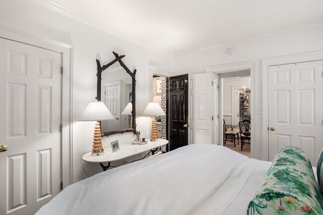 Building Photo - 2260 Peachtree Rd