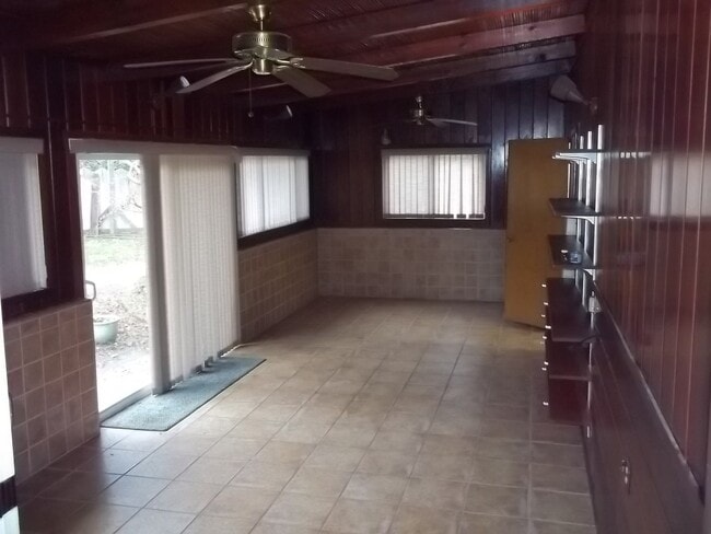 Building Photo - 258 W San Madele Ave