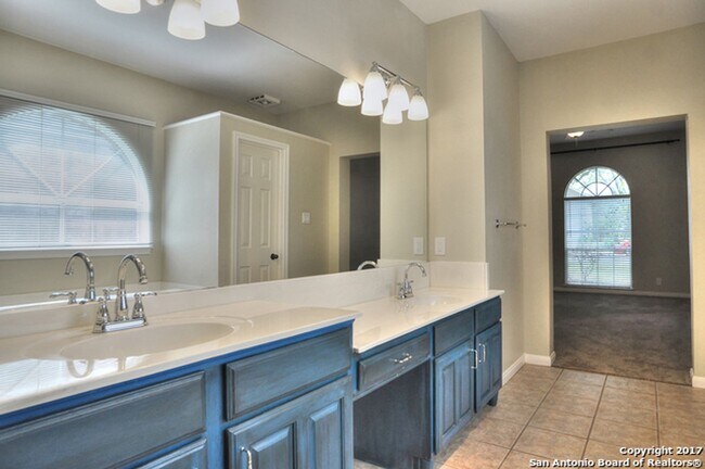 Building Photo - 4 Bedroom/2 Bath Auburn Oaks Subdivision