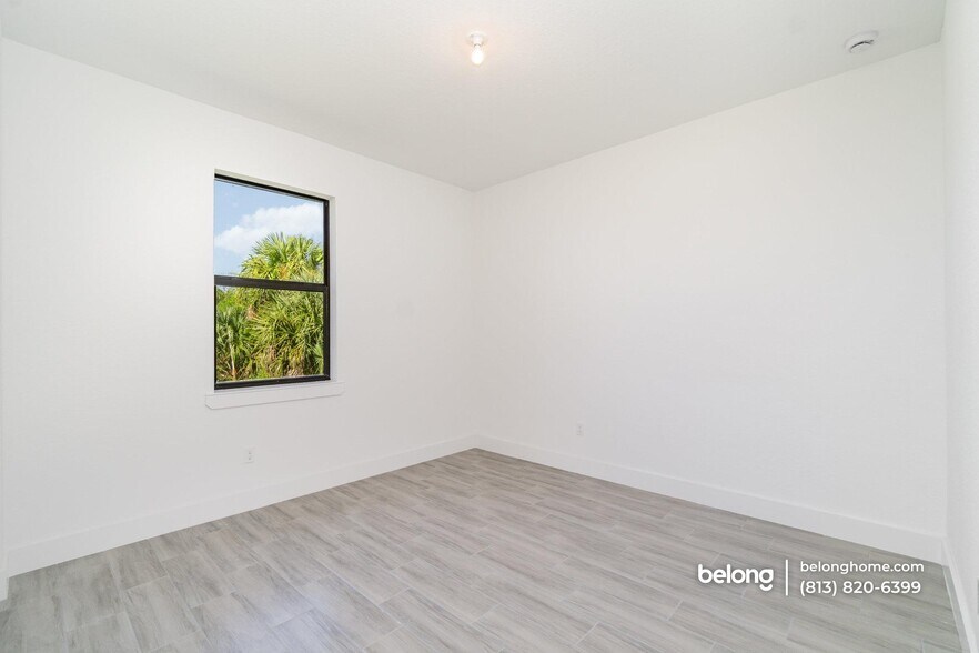 Building Photo - 15633 Lakeland Cir