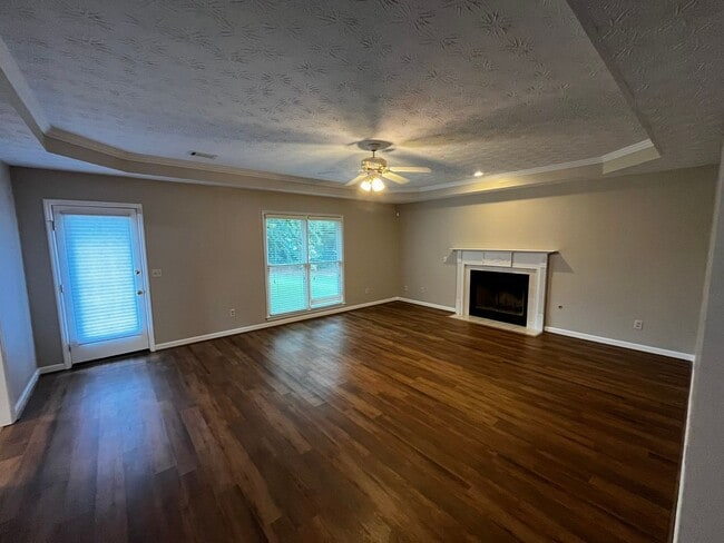 Building Photo - Blending Relaxation & Sophistication to Cr...