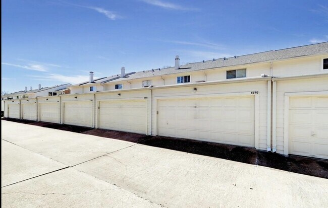 Building Photo - 5968 Woodway Place Ct