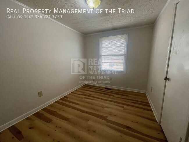 Building Photo - Quaint and practical 3bd/2ba on Old Chapma...