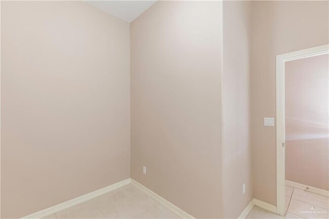 Building Photo - 3120 Regal Dr