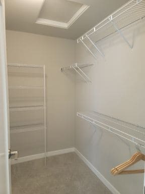 Building Photo - Stunning Tri Level 3/2.5 Townhome in the G...