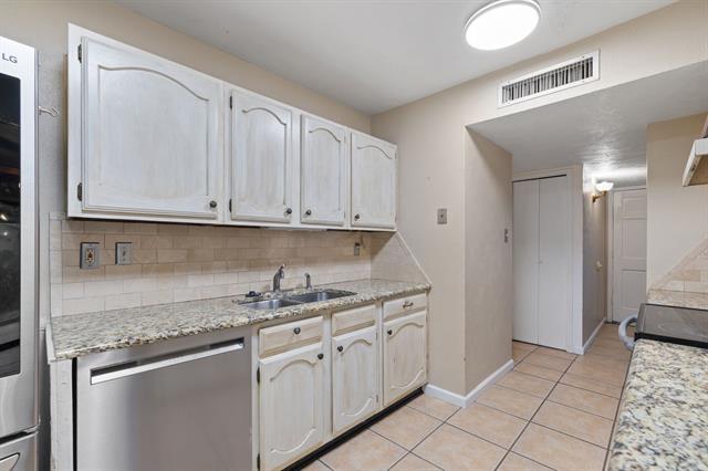 Building Photo - 5588 Squires Dr