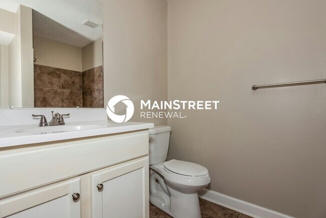 Building Photo - 4 Bedroom Pet-Friendly Home in Charlotte, NC with Main Street Renewal