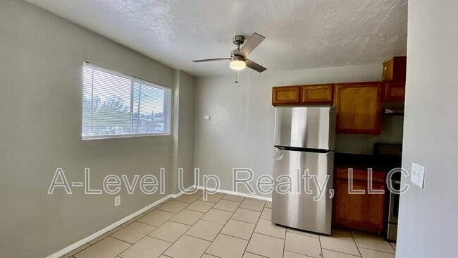 Building Photo - 1850 N 5th Ave