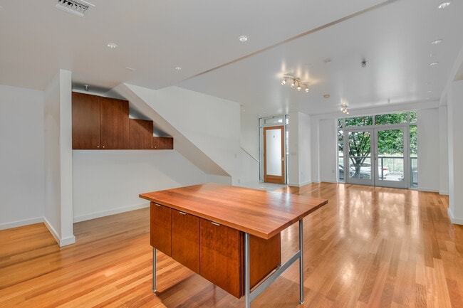 Building Photo - The Meriwether