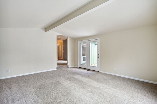 Building Photo - 1115 Broadmoor Dr