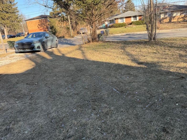 Building Photo - 1665 Elaine Rd