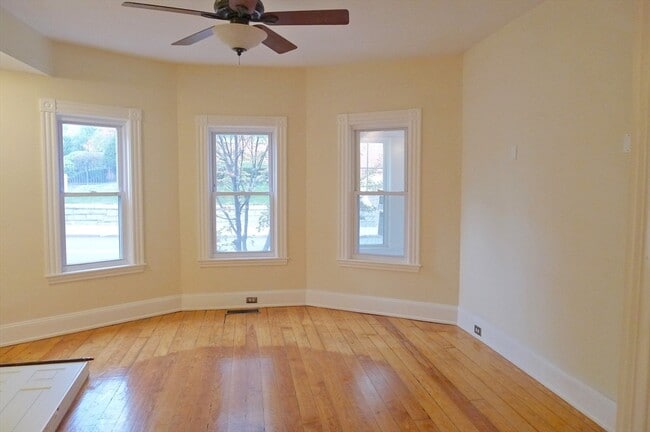 Building Photo - 155 Oak St