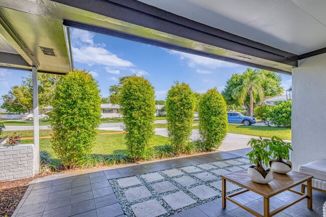 Building Photo - 932 Evergreen Dr