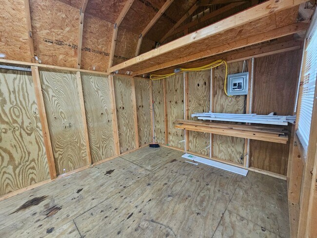 Building Photo - Spacious 4 Bedroom Home in Hampstead