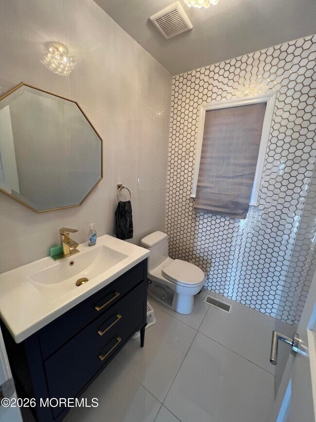 Building Photo - 8 Ridge Rd