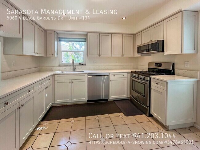 Building Photo - 5060 Village Garden Dr