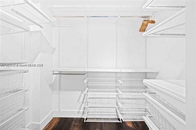 Building Photo - 100 Bayview Dr