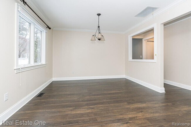 Building Photo - 732 Rutgers Rd