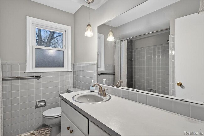 Building Photo - 126 Orchardale Dr