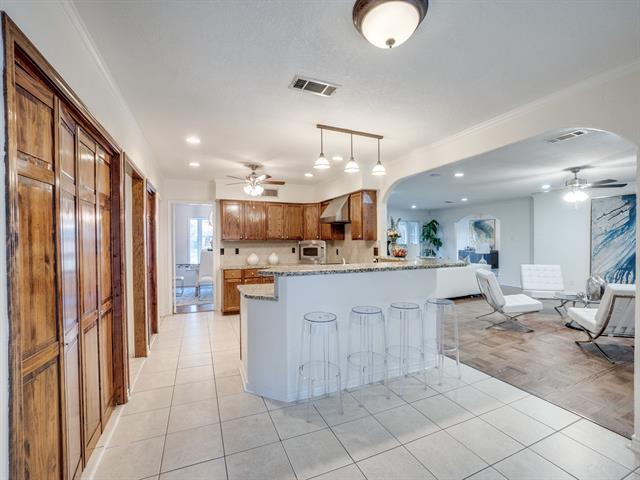 Building Photo - 6106 Meadow Crest Dr