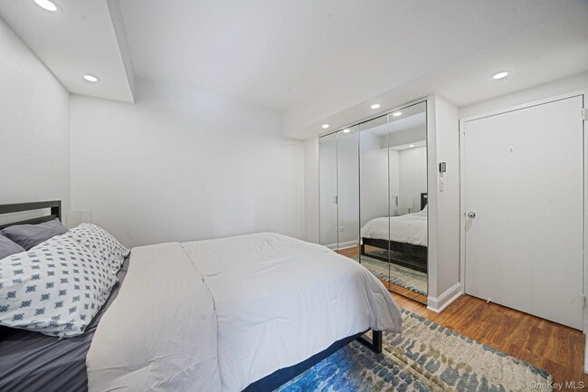 Building Photo - 150 W 51st St