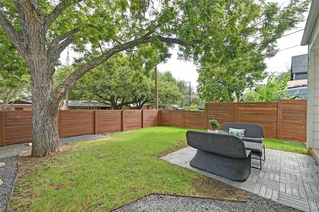 Building Photo - 2502 Southland Dr