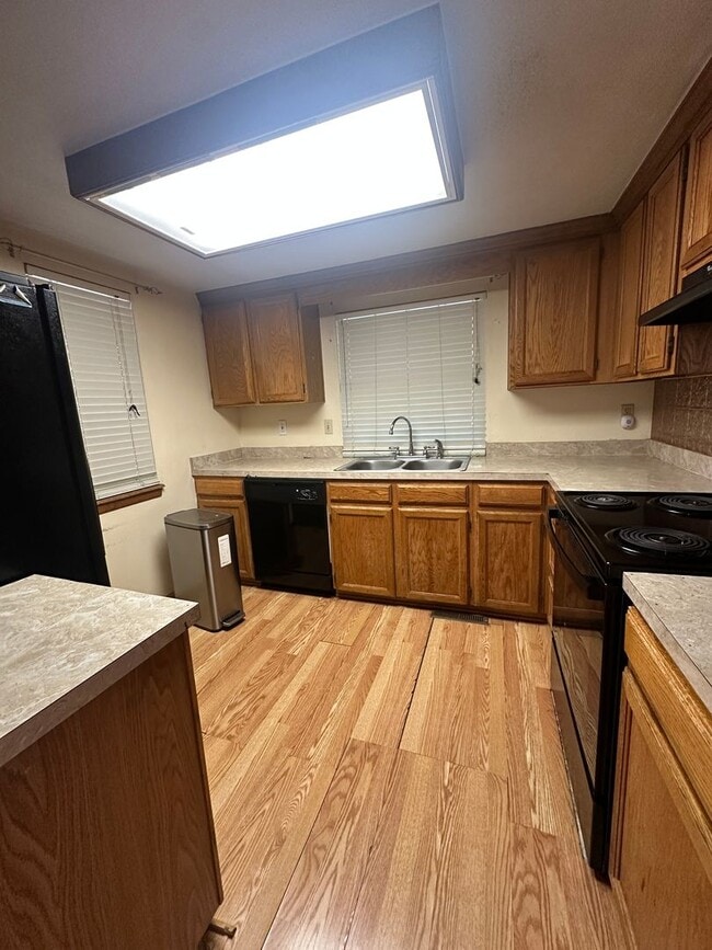 Building Photo - Townhome in Aurora nearby I-225