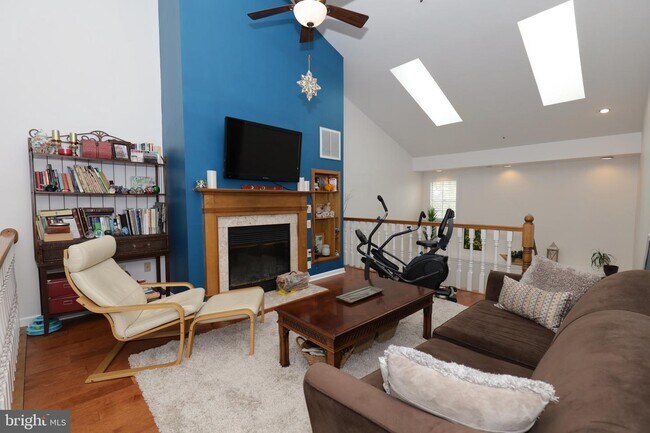 Building Photo - 455 Fortress Way