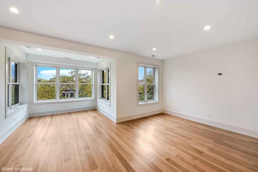 Living Room - 1508 W Addison St