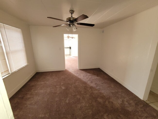 Building Photo - E Crescent Ave