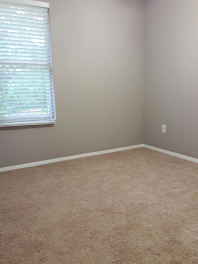 Building Photo - 1569 Foote St NE