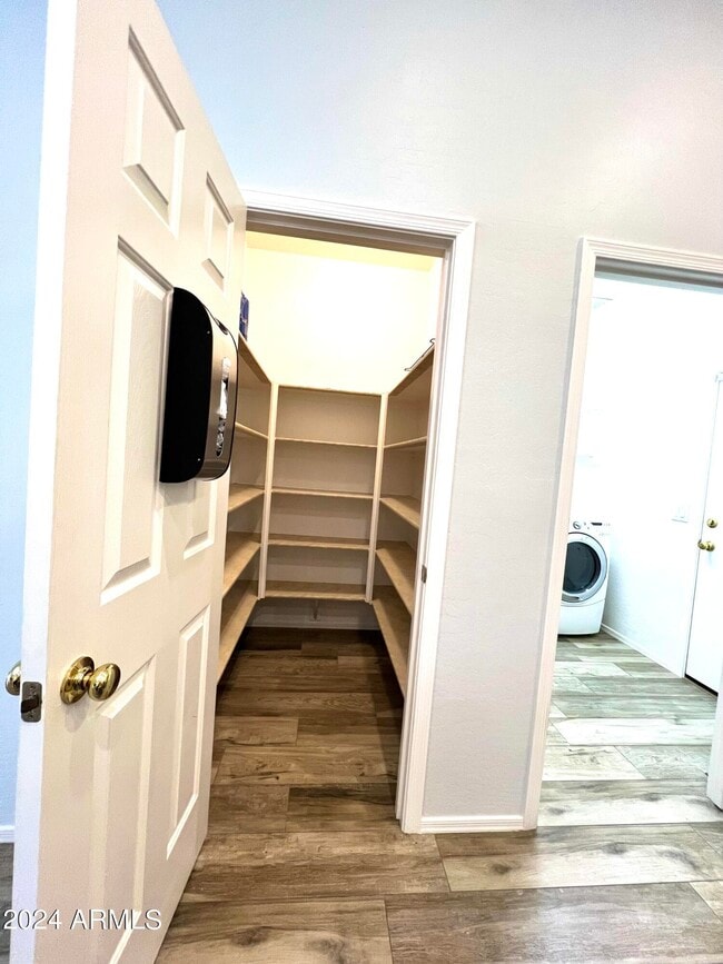 Building Photo - 3464 E Thornton Ave