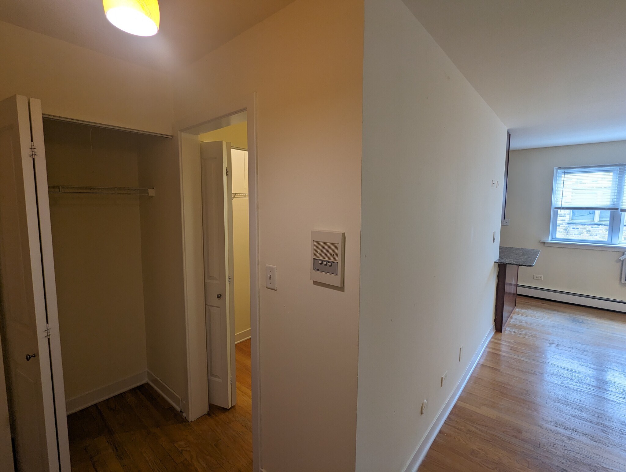 Building Photo - 643 W Wrightwood Ave