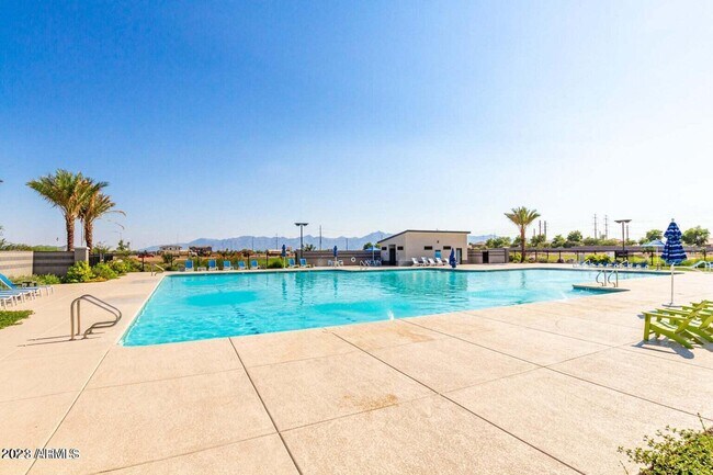 Building Photo - 5750 W Raymond St