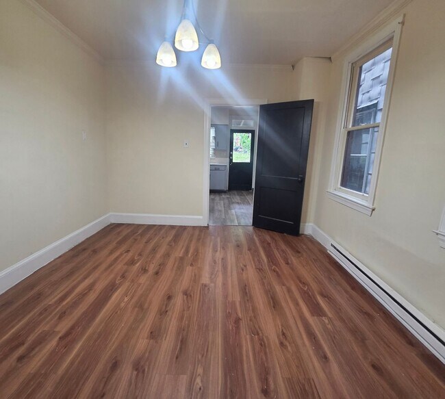 Building Photo - 5 to 6 Bedroom House