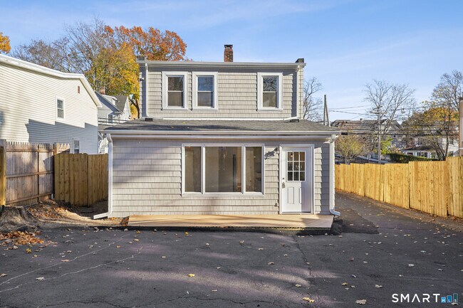 Building Photo - 21 Soundview Ave