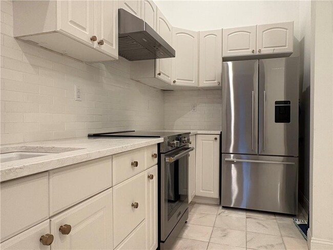 Building Photo - 20 Greenough Pl