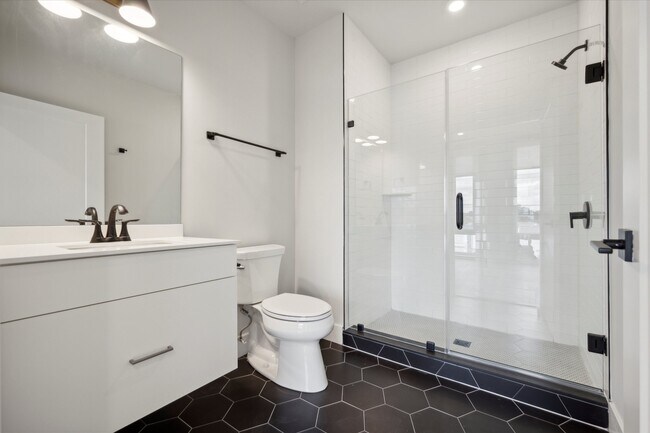 Building Photo - 6910 Ridge Ave