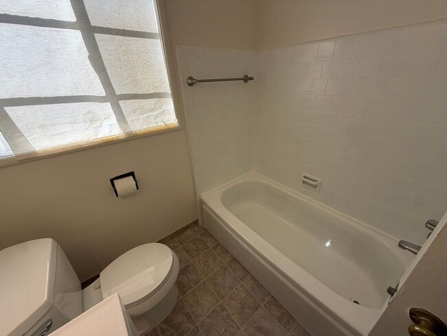 Building Photo - Charming Vintage Gem: Cozy 3-Bedroom Retreat with Timeless Style in Sacramento