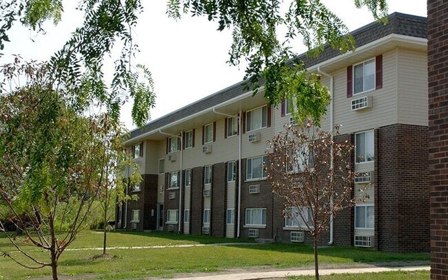 Building Photo - 200 N Crestlane Dr