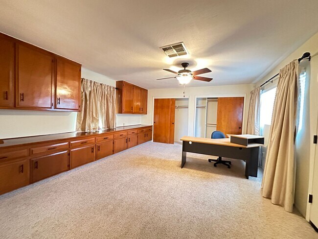 Building Photo - Wonderful Home For Rent!