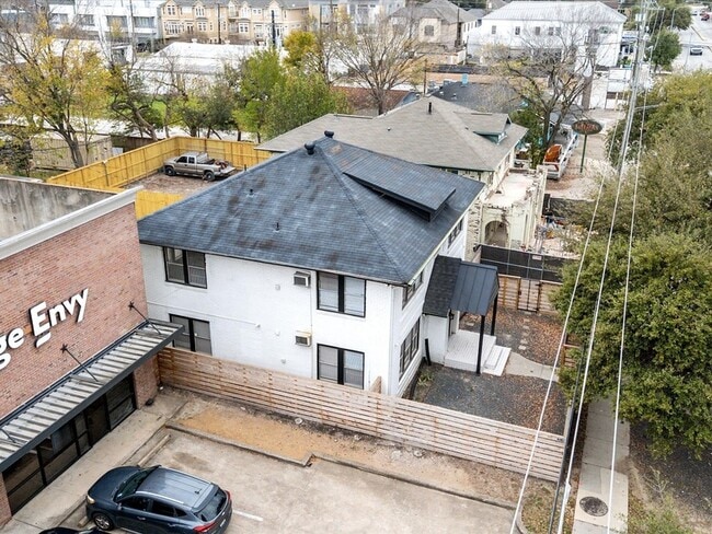 Building Photo - 1119 Waugh Dr