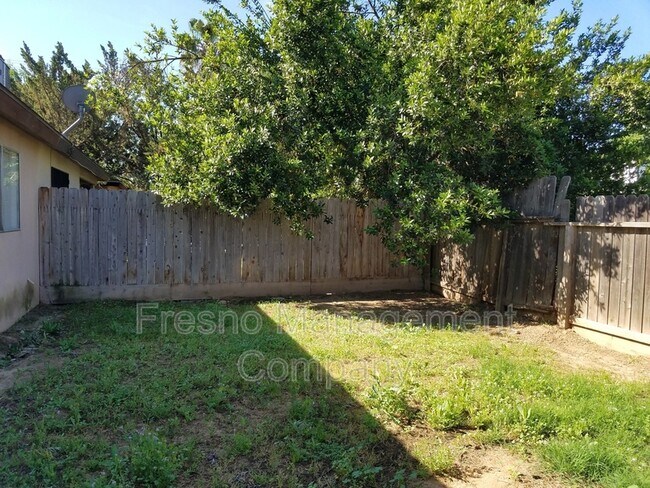 Building Photo - 4033 N Milburn Ave